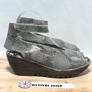 Bernie Mev Yala Grey Silver Black Peep Toe Snake Print Wedge Sandals NWOB - 39